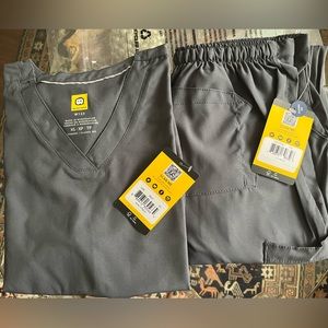 Brand new classic fit Wonder-Wink scrub set. XS top and pants in gray/pewter